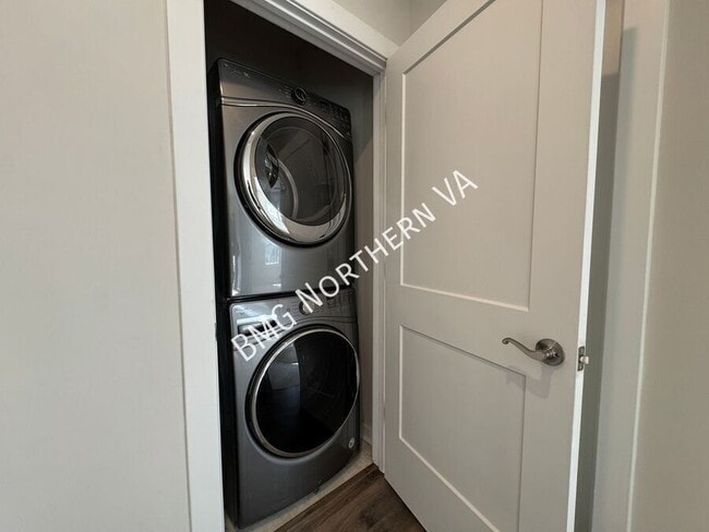 Building Photo - 206 Park Central Ter