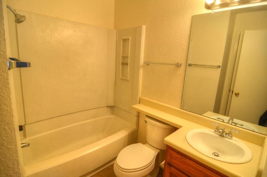 Building Photo - 9451 Olde Village Ct