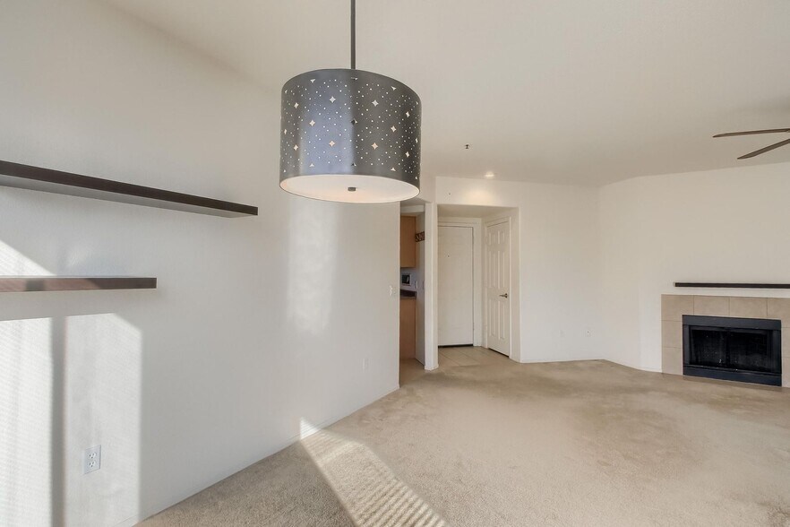 Building Photo - 4925 E Desert Cove Ave