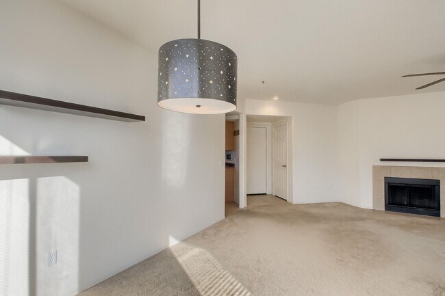 Building Photo - Bright & Spacious 2 Bed, 2 Bath Apartment
