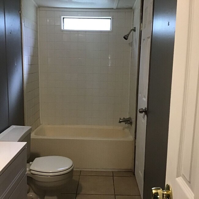 Building Photo - 108 Sandy Beach Ln