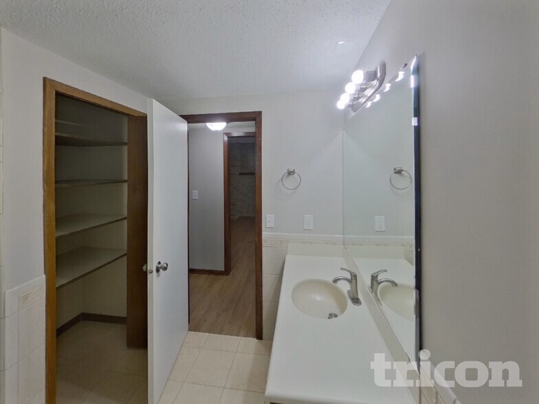 Building Photo - 1235 Wilderness Park Cir