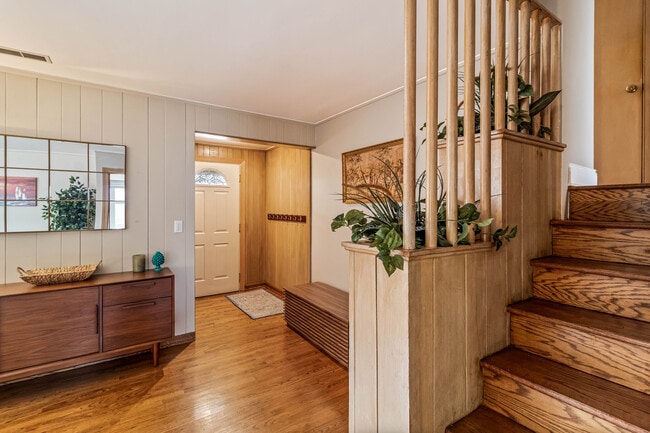 Building Photo - 1345 Lincoln Ave S