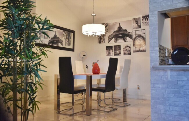 Building Photo - 10610 SW 158th Ct