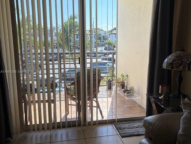 Building Photo - 9715 Fontainebleau Blvd