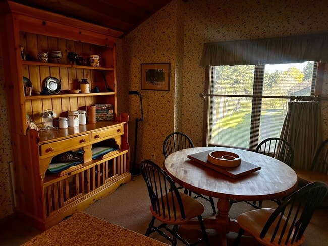 Building Photo - Stunning 3-Bedroom + Loft, 2.5-Bathroom Retreat in Snowcreek – $6,500/Month + Utilities