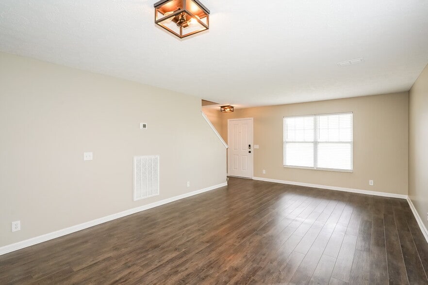 Building Photo - 613 Blossom Hill Dr