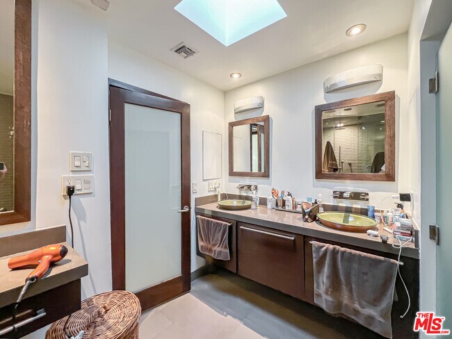 Building Photo - 2473 La Condesa Dr