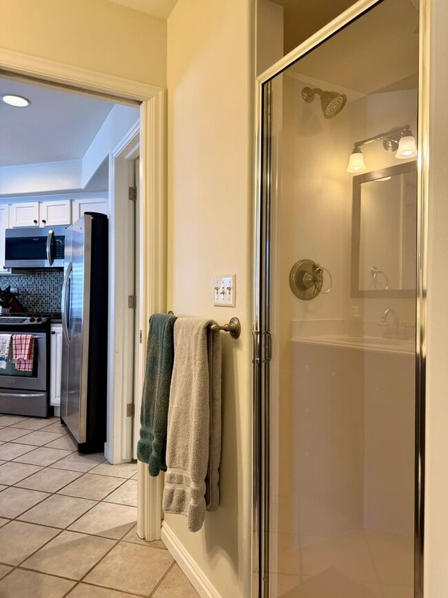 Building Photo - Townhouse within Walking Distance of Downtown Sugarhouse