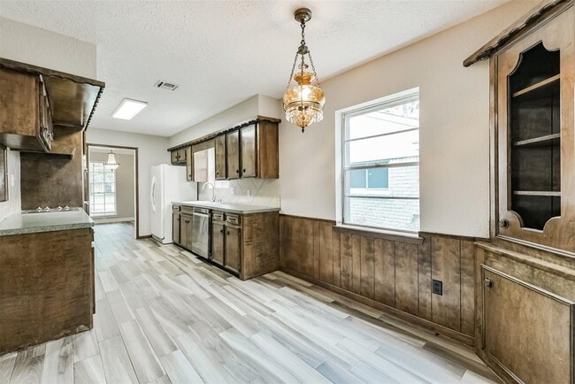 Building Photo - 28902 Twisted Oak Dr