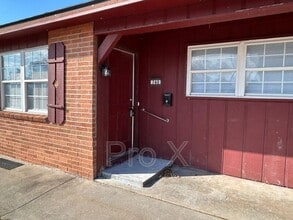 Building Photo - 740 N 6th St