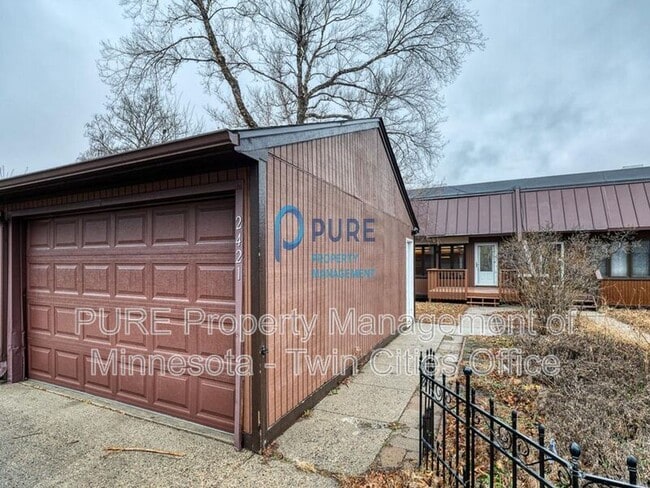 Building Photo - 2421 S 9th St