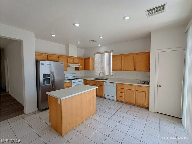 Building Photo - 8525 Titania Ct