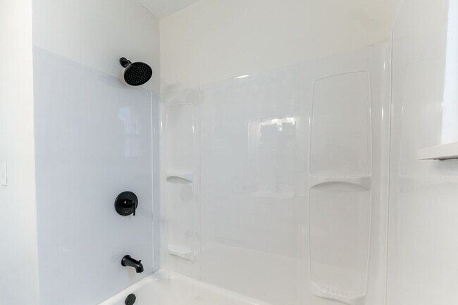 Building Photo - 2243 Safford Ave