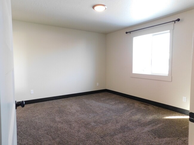 Building Photo - 785 Lake Francis Dr