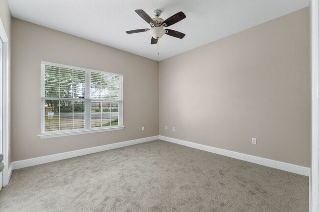 Building Photo - 4301 Hidden Lakes Dr