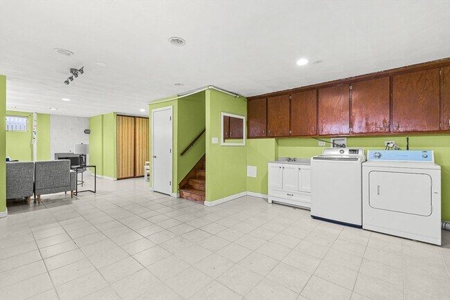 Building Photo - 35 Fells Ave Terrace