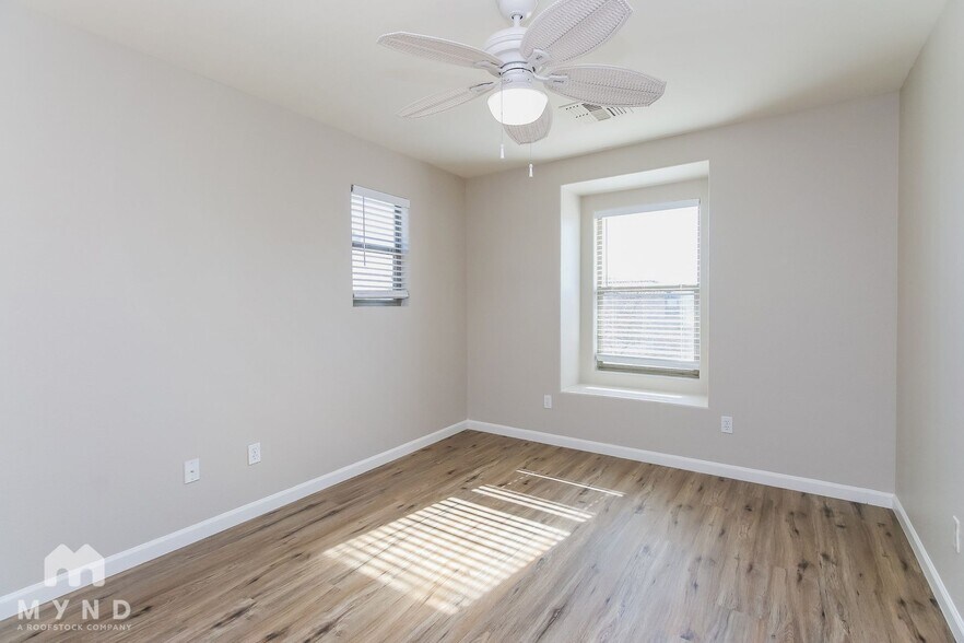 Building Photo - 1348 S Loback Ln