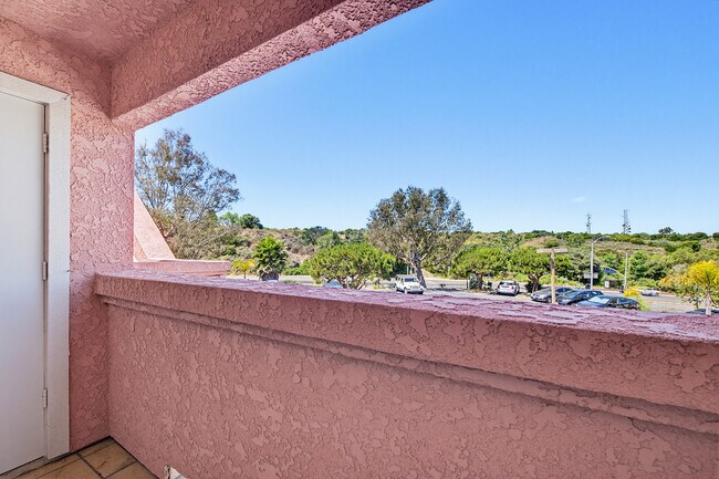 Building Photo - 4810 S La Brea Ave