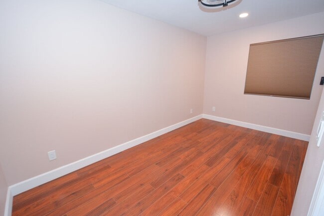 Building Photo - 2BED/1BATH Guest House In Oxnard