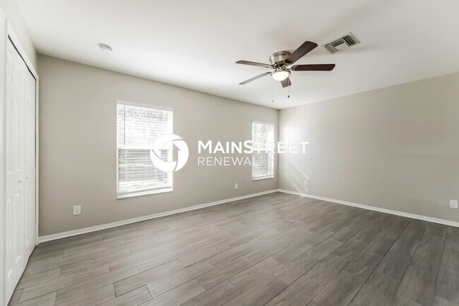 Building Photo - 3 Bedroom Pet-Friendly Home in Lehigh Acre...