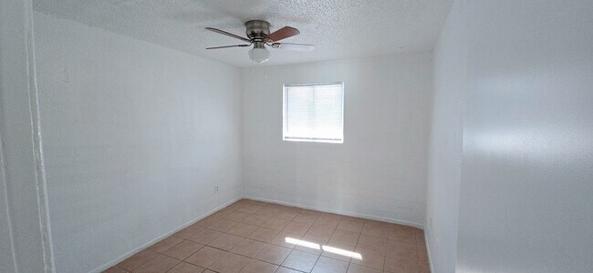 Building Photo - 2601 E Monte Cristo Ave