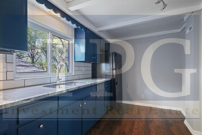 Building Photo - Newly Renovated, Pet Friendly Home in KCMO!
