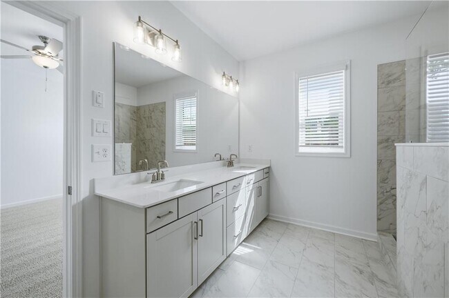 Building Photo - 376 Sunset Holw St
