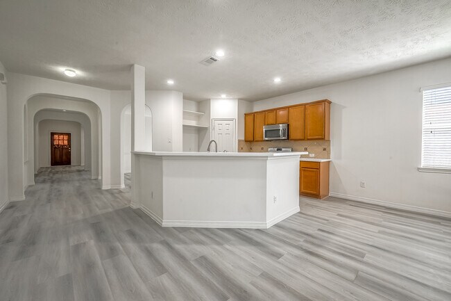 Building Photo - 520 West Fork