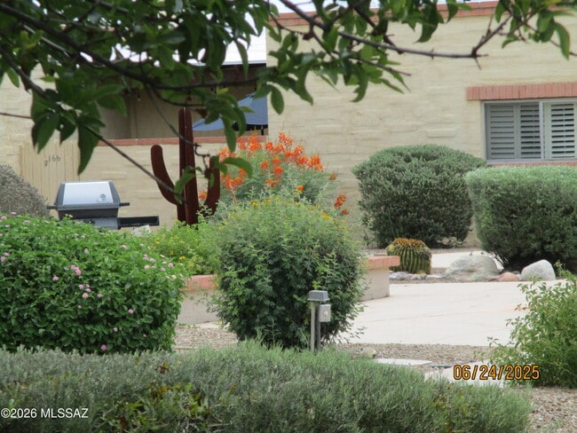 Building Photo - 8134 E Daniella Ln