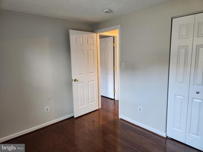 Building Photo - 16326 Pennsbury Way