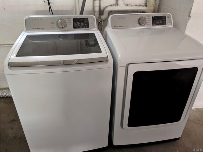 Building Photo - 15527 Parthenia St