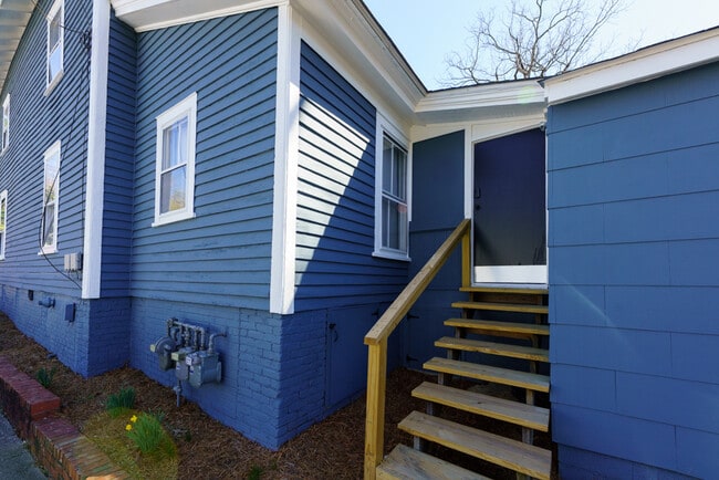 Building Photo - 925 Walker Ave