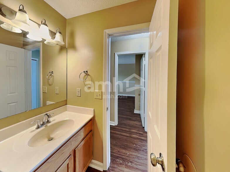 Building Photo - 6055 Polonius Ct