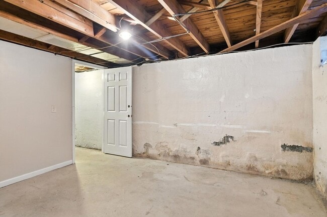 Building Photo - 1118 Boston Rd