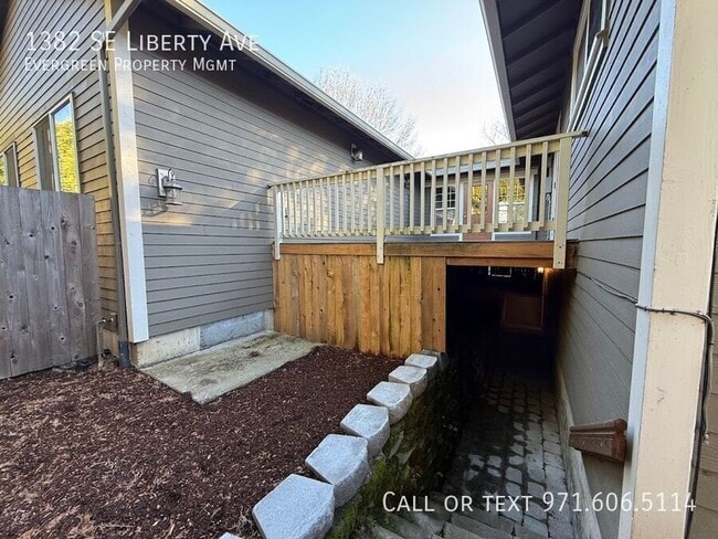 Building Photo - 1382 SE Liberty Ave