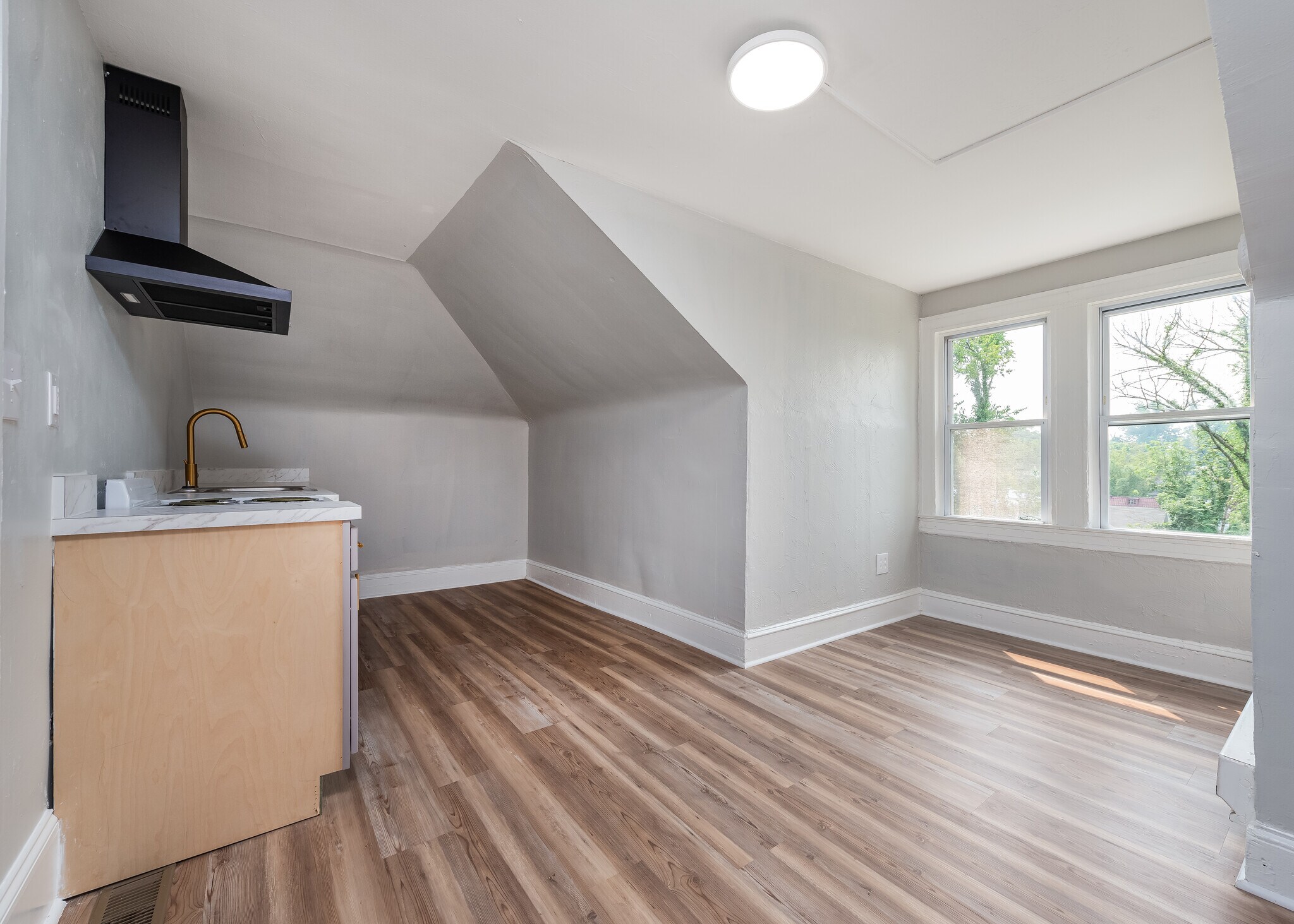 Building Photo - 4013 W Forest Park Ave