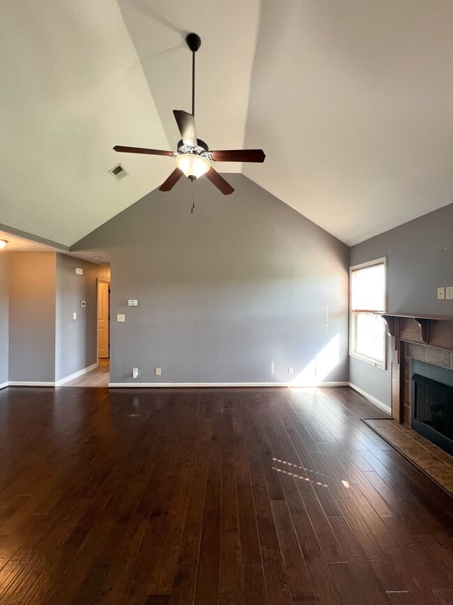 Building Photo - Gorgeous Single-Family--Fenced Backyard and Bonus Room!