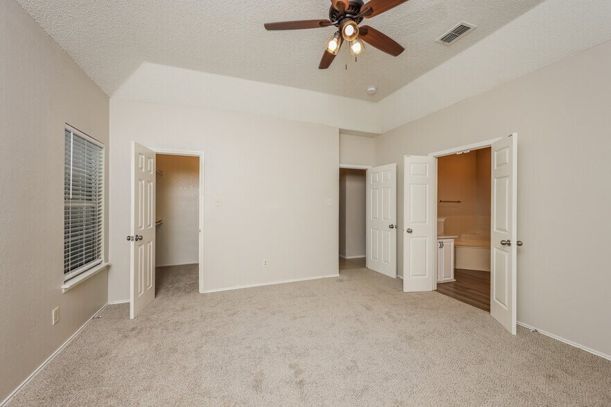 Building Photo - 1145 Devonshire Dr