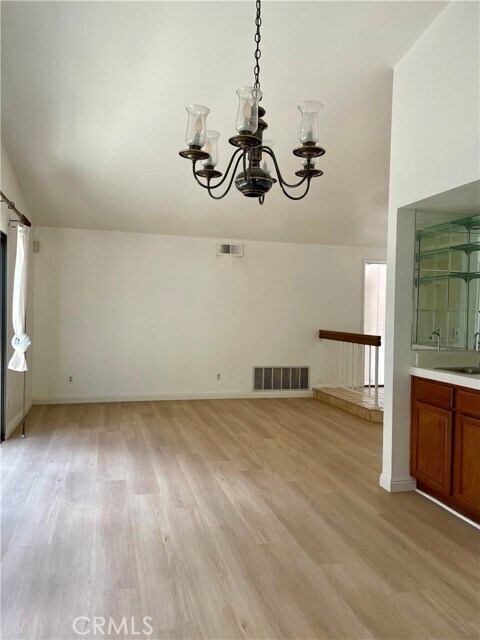 Building Photo - 1214 Vassar Ln