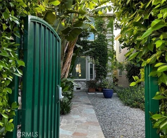 Building Photo - 5966 San Vicente Blvd