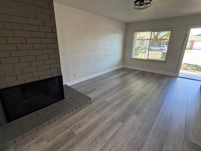 Building Photo - 5204-5206 Karm Way