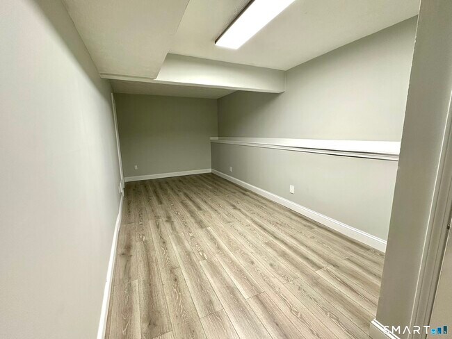 Building Photo - 629 Longfellow Dr