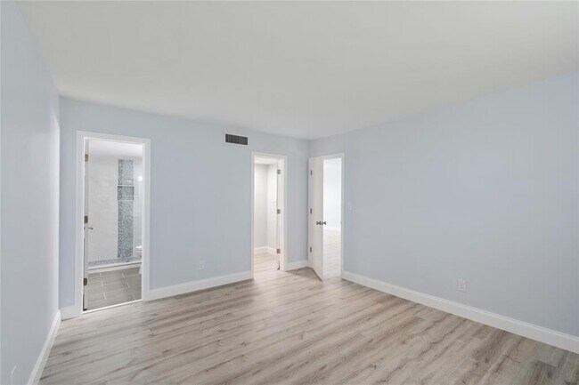 Building Photo - 2731 NE 14th Street Causeway