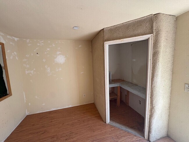 Building Photo - Fully Renovated 3 Bed 2.5 Bath Townhome w/ 1 Car Garage & Yard!
