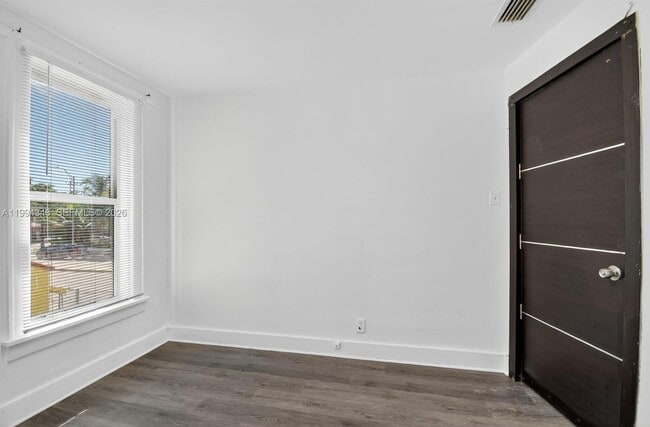 Building Photo - 220 SW 16th St