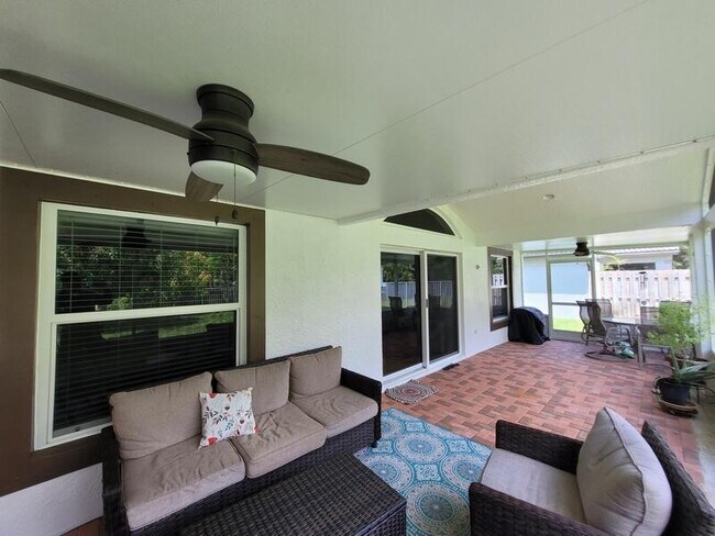 Building Photo - 10674 Oak Bend Way