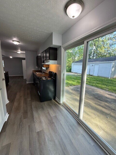 Building Photo - EAST SIDE 4 BR RECENTLY UPDATED!  AVAILABLE NOW!