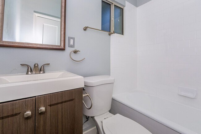 Interior Photo - 2014 Chestnut Avenue