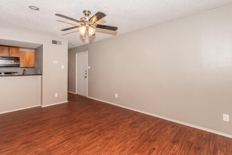 Building Photo - District West